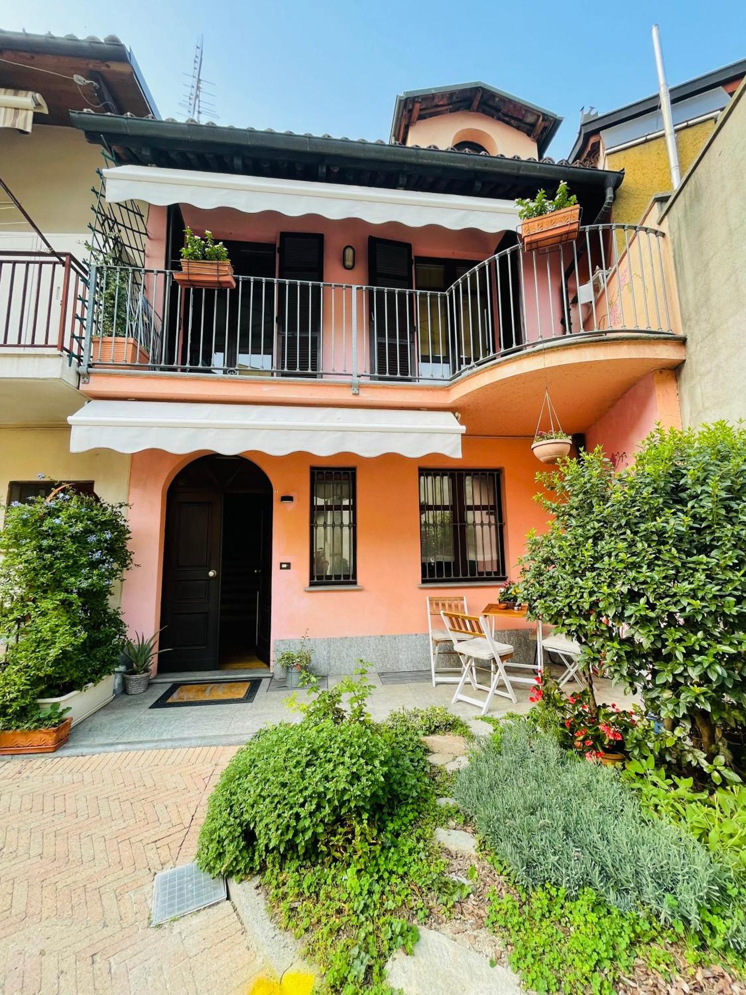 Casa Caroli, Charme E Comfort Nel Cuore Di Alba Exteriér fotografie