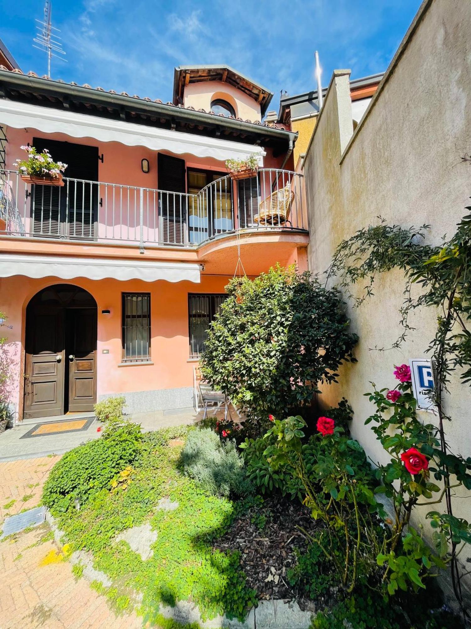 Casa Caroli, Charme E Comfort Nel Cuore Di Alba Exteriér fotografie